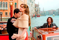 Johnnie Depp y Angelina Jolie en El turista