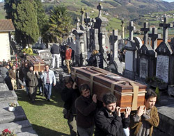 Fotograma de la película Lasa y Zabala