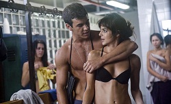 La sexy Gin (Clara Lago) es el nuevo amor de Hache (Mario Casas)