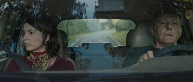 Padre e hija en el coche