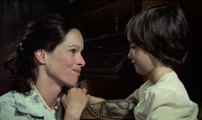 Cría Cuervos: Geraldine y Ana