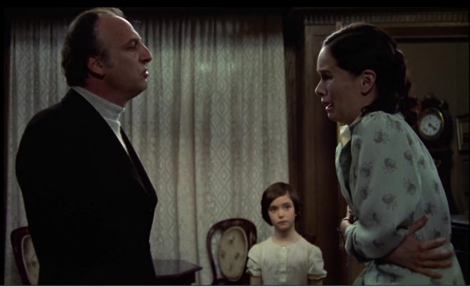 Cría Cuervos: Padre y Madre
