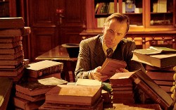 Tim Roth es Dominic Matei