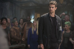 Theo James es Four