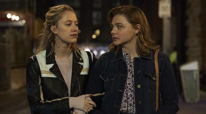 Maika Monroe, Chloë Grace Moretz (La Viuda, 2018)