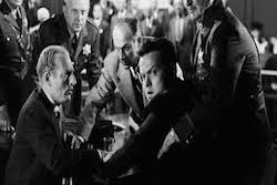 imagen-la-dama-de-Shanghai-Welles-justicia