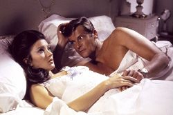 Bond en la cama