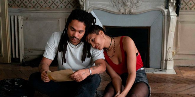 Fotograma de la película Father Mother Sister Brother