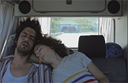 furgoneta exiliados románticos durmiendo