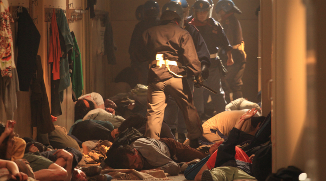 escena-pelicula-Diaz-limpieis-sangre