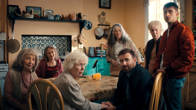 Four Mothers - Fotograma