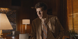 Jesse Eisenberg es Bobby Dorfman